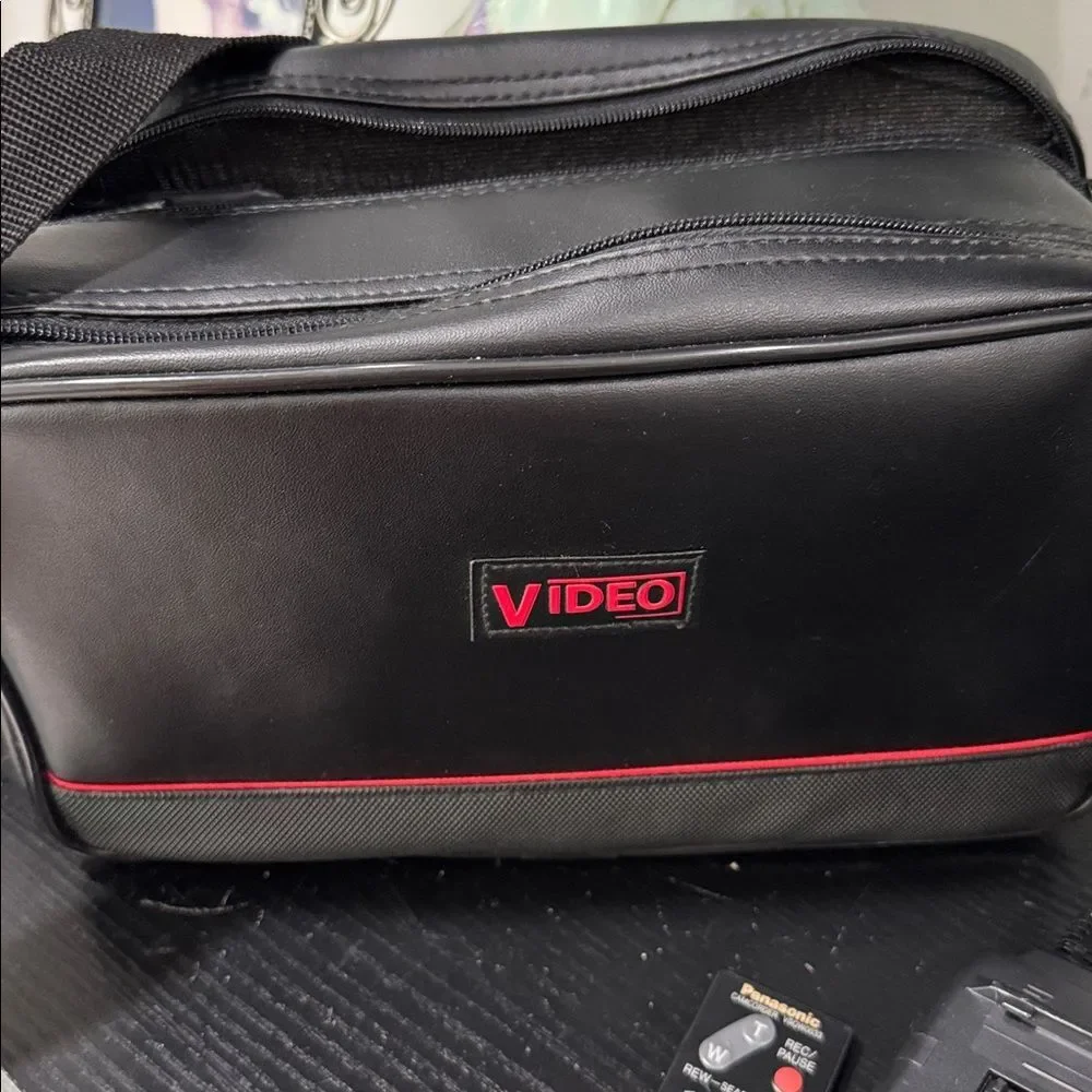 Panasonic PV-D507 Palmcorder VHS-C Camcorder Black 20x optical zoom